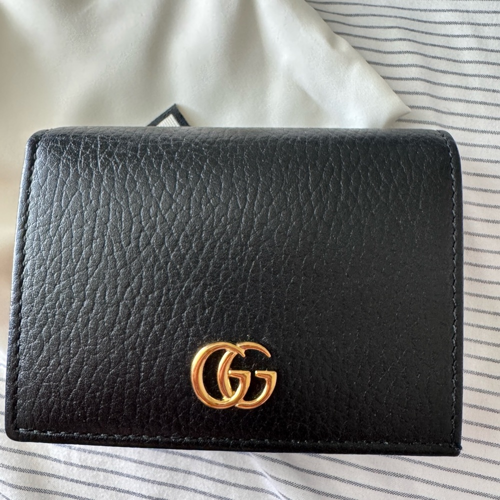 Gucci Black Pebbled Leather Wallet with Gold Double G - Picture 2 of 9